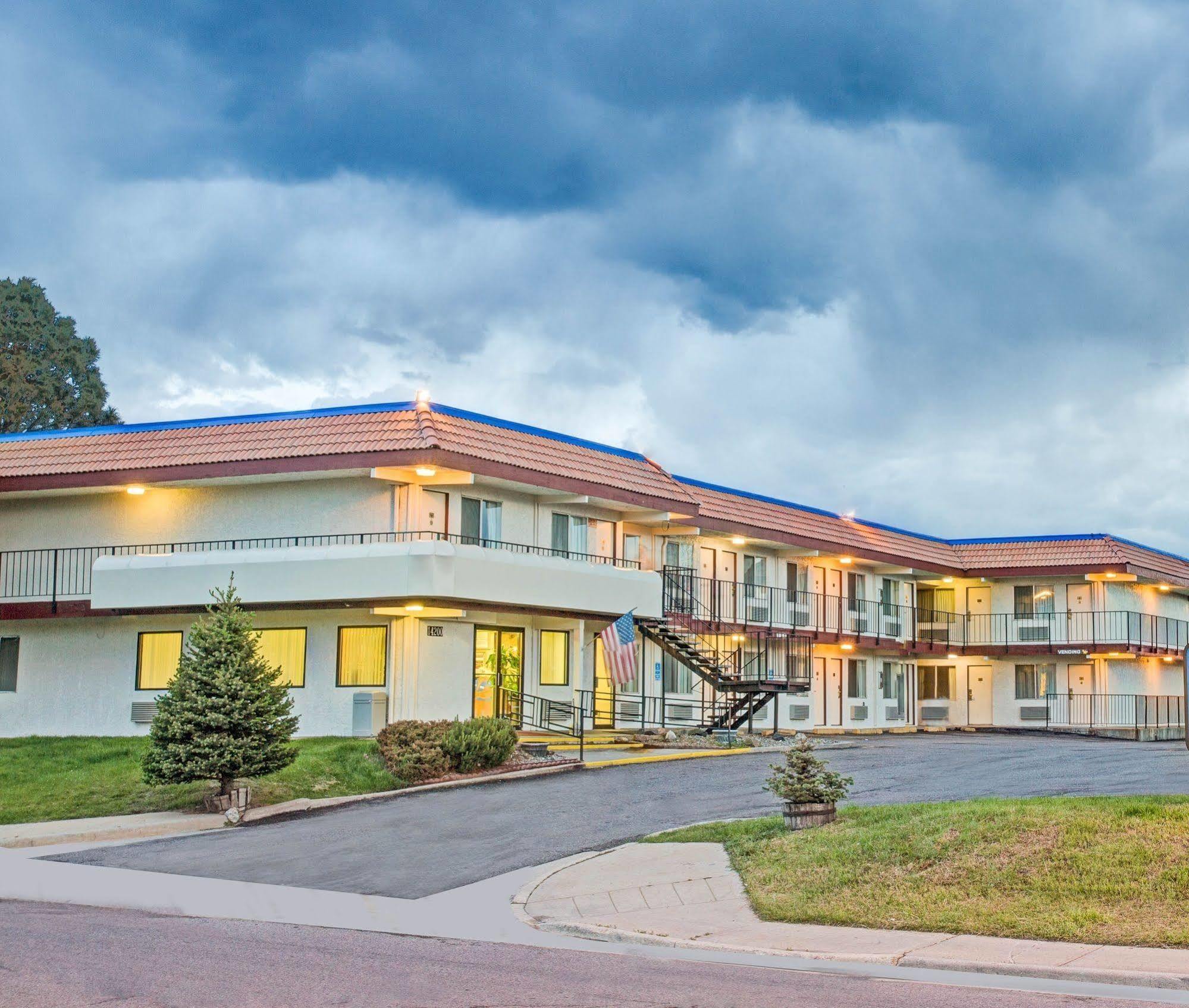 Knights Inn Aurora Exterior photo